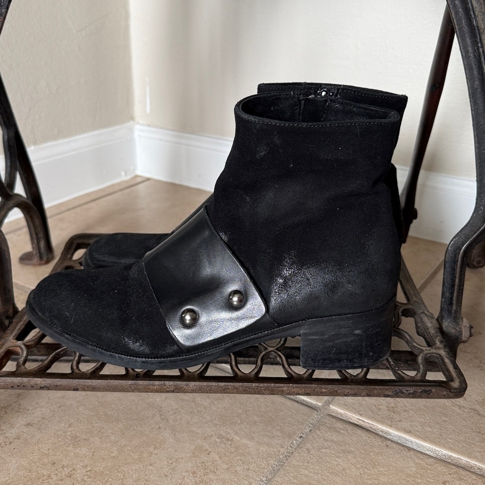 Stelle Monelle Black Ankle Boots w- leather strap across + Side Studs Size EU 40 - Picture 8 of 8